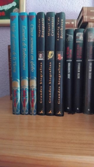 Varias enciclopedias y colección de libros