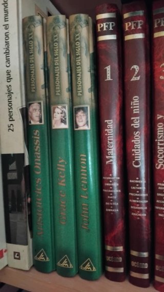 Varias enciclopedias y colección de libros