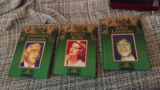 Varias enciclopedias y colección de libros