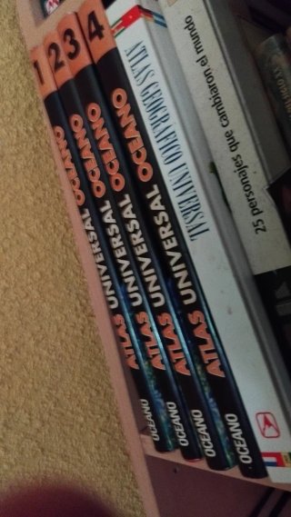 Varias enciclopedias y colección de libros