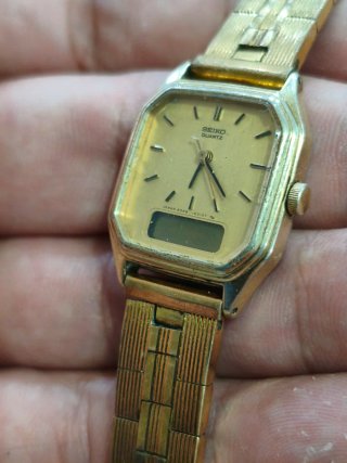 Reloj Seiko Quartz Dorado Digital Analógico