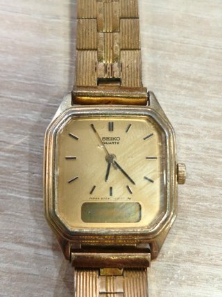 Reloj Seiko Quartz Dorado Digital Analógico