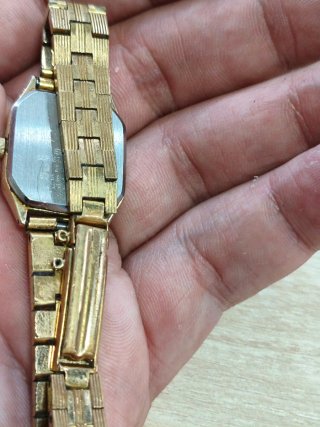 Reloj Seiko Quartz Dorado Digital Analógico