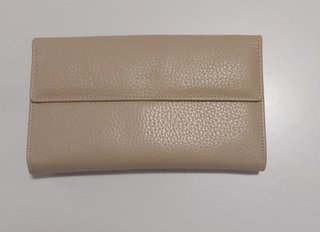 Cartera mujer piel Yancci beige tachuelas