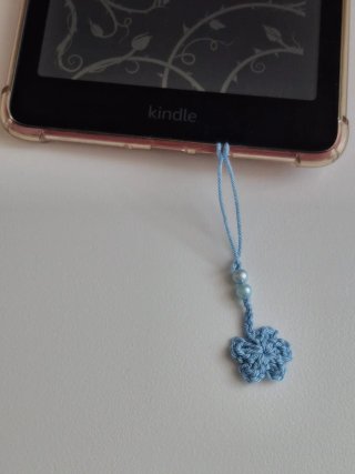 Colgante flor crochet hecho a mano móvil/ebook