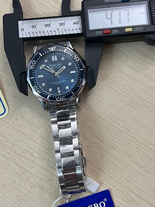 Reloj LONGBO de cuarzo con calendario