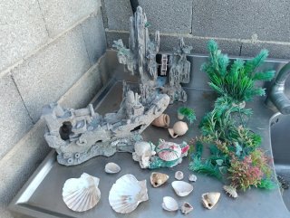 Lote decoración acuario: barco, plantas y más