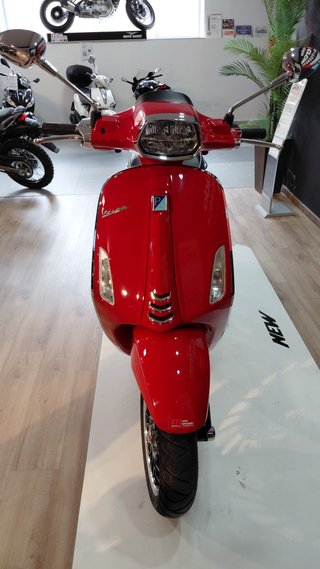 Vespa Sprint 50 Roja