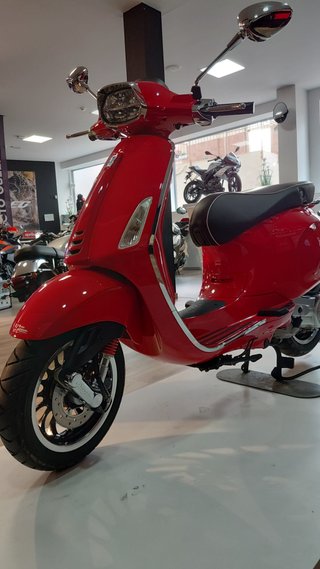 Vespa Sprint 50 Roja