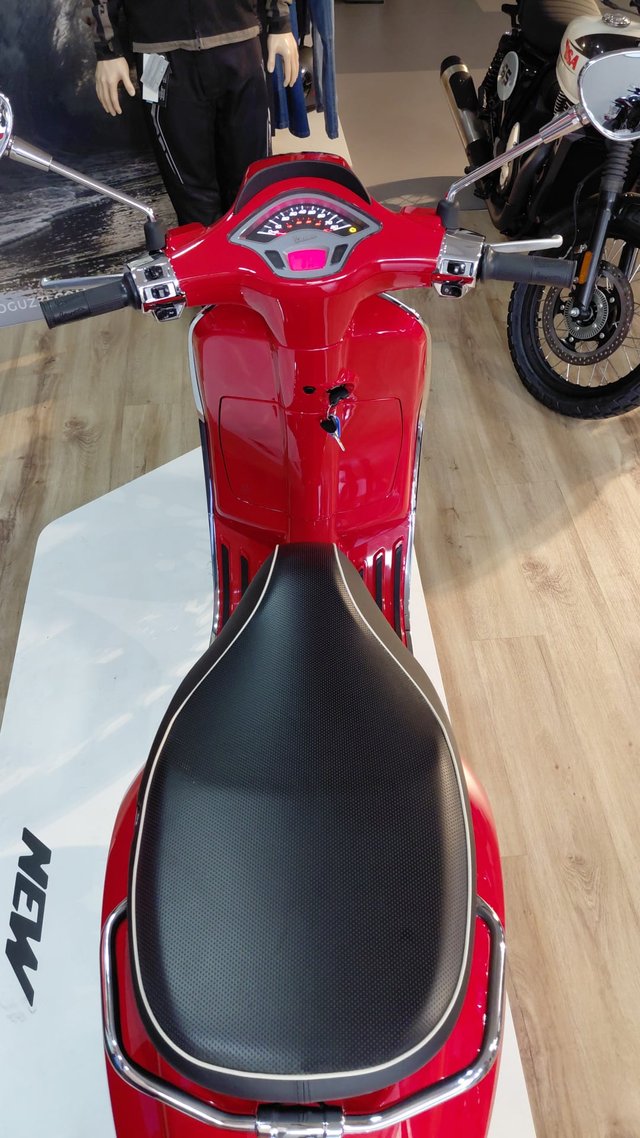 Vespa Sprint 50 Roja