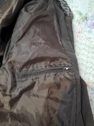 Chaquetón mujer marrón con cuello de pelo