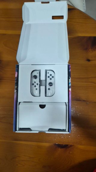 Nintendo Switch OLED + 3 Giochi + Custodia