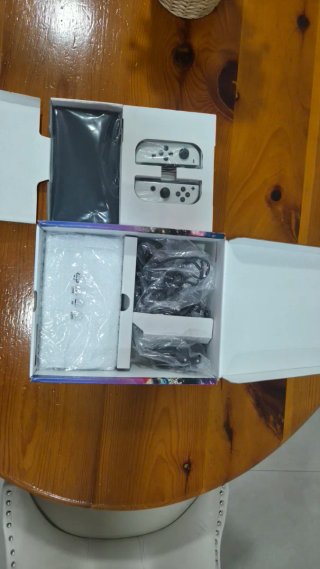 Nintendo Switch OLED + 3 Giochi + Custodia