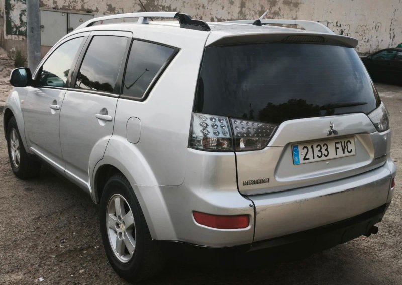 Mitsubishi Outlander 2.0 TDI - foto 1