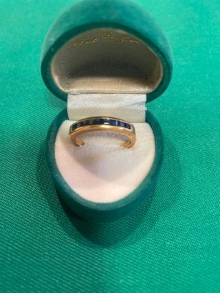 ANILLO DE ORO DE 18 K Y ZAFIROS AZULES