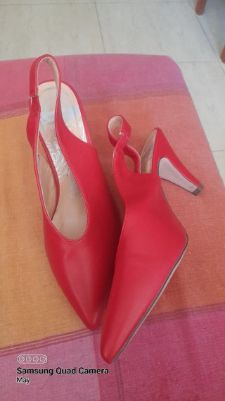 Zapatos de tacón rojos para mujer