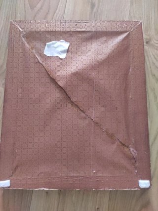 Cuadro de latón con marco de madera