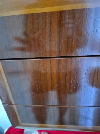 Scaffali vintage con cassettiera in legno