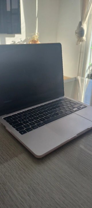 MacBook Air M2 13,6 2022