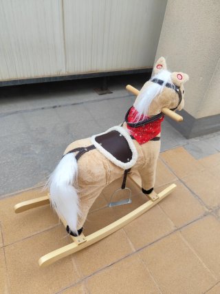 Caballo balancín peluche con sonido