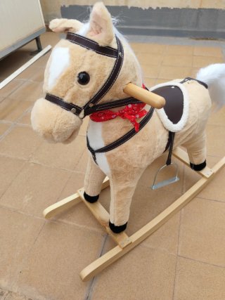 Caballo balancín peluche con sonido
