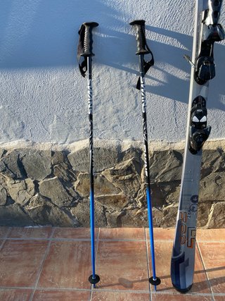 Esquís Quechua mrz 400 y Atomic mega carvX6.24