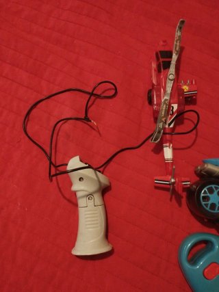 Lote de juguetes: moto, avión y mando