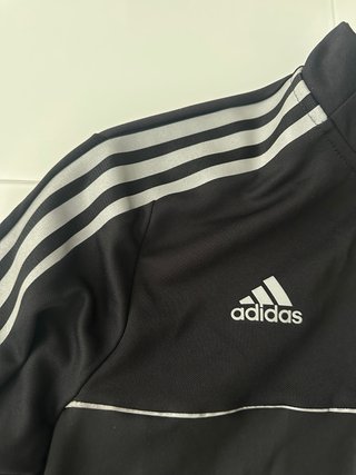Chaqueta Adidas Negra con Franjas Reflectantes