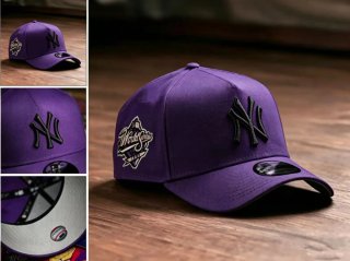 Gorra New Era Morada y Negra