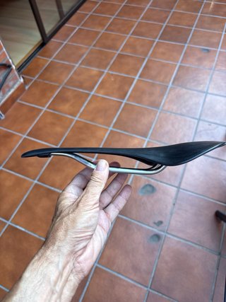 Sillín Essax Carbono