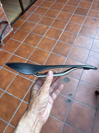 Sillín Essax Carbono