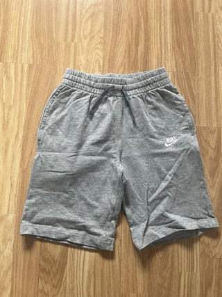 Pantalón corto gris Nike