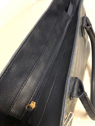Bolso azul efecto piel cocodrilo