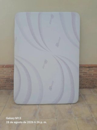 Base tapizada patas 135x190