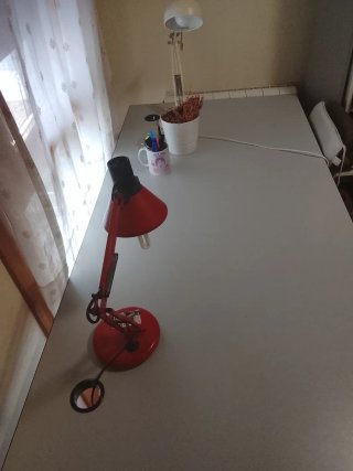 Mesa de oficina gris