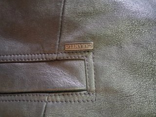 Chaqueta de piel de la marca Caramelo Negra impeca