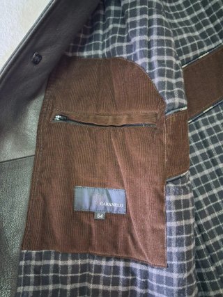 Chaqueta de piel de la marca Caramelo Negra impeca
