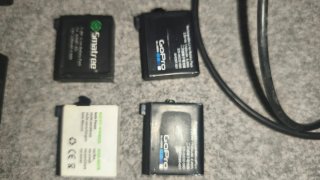 accesorios GoPro, baterías y cargador y micro SD
