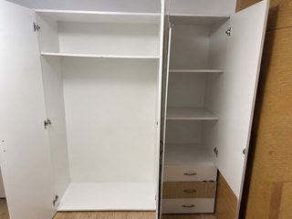 Armario blanco y madera con espejo