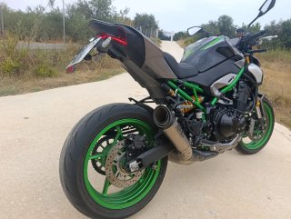 Kawasaki Z900 SE 2025 Negra y Verde