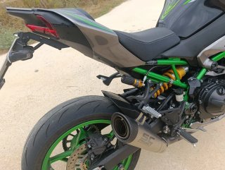 Kawasaki Z900 SE 2025 Negra y Verde