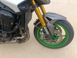 Kawasaki Z900 SE 2025 Negra y Verde
