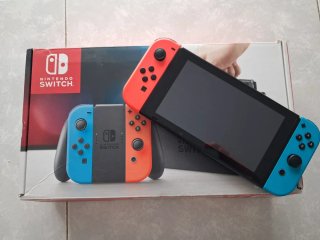 Nintendo Switch e confezione da 7 giochi