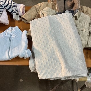 SUDADERAS ABRIGOS  CHAQUETAS REGALO MANTA