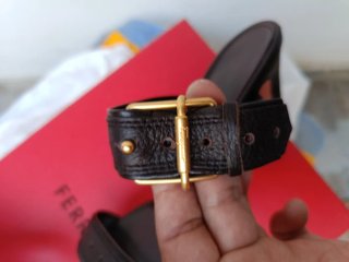 Sandalias Tacón Ferragamo Piel Negra Hebilla Dorad