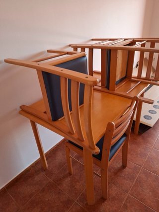 Mesa de comedor y 4 sillas madera