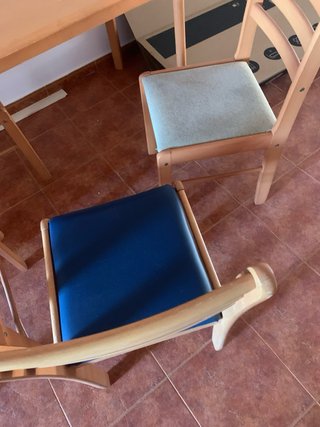 Mesa de comedor y 4 sillas madera