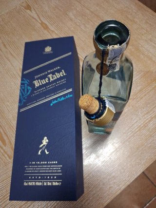 Bottiglia vuota Johnnie Walker Blue Label con scatola