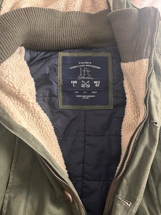Parka verde militar con capucha