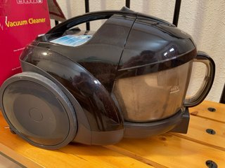 Aspirador LG 1800W HEPA  Sin bolsa